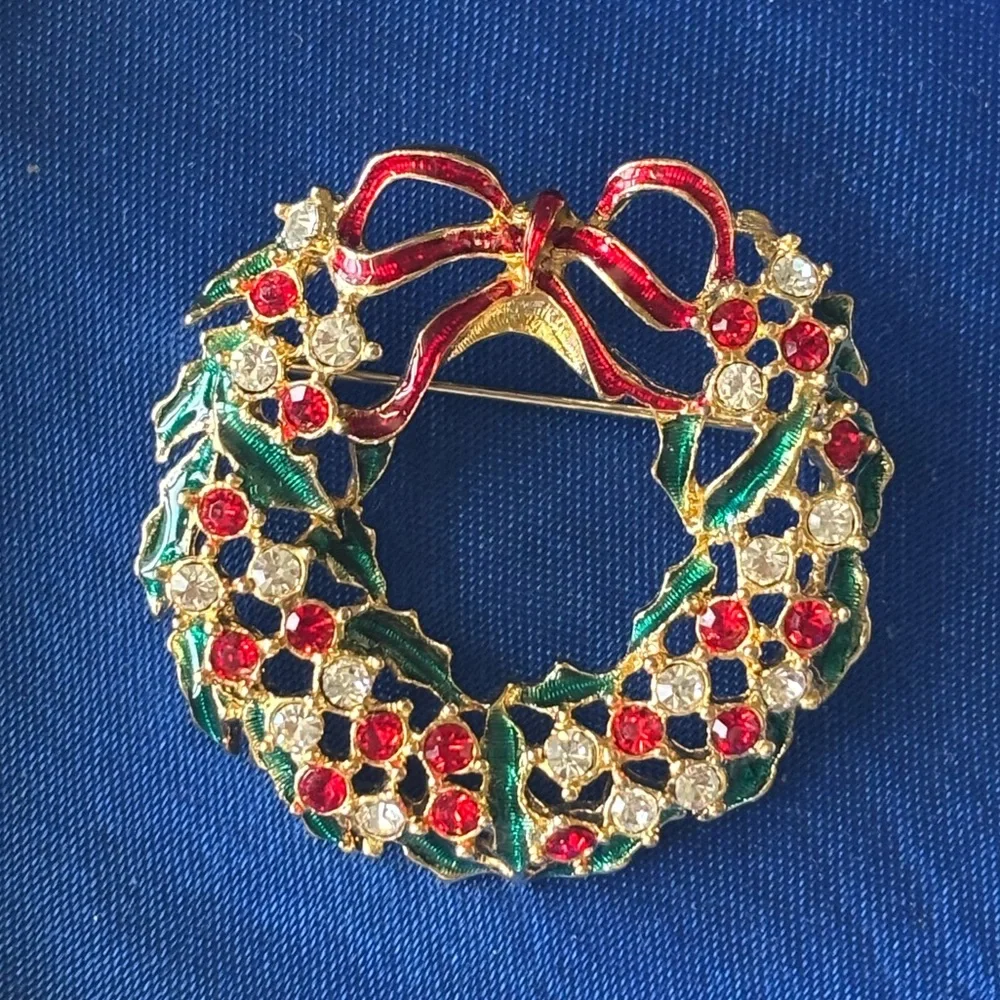 Vintage Festive Wreath Rhinestone Brooch with Red and Green Accents. - Picture 2 of 8